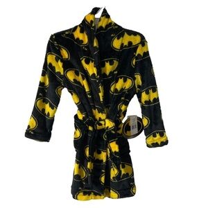 ⭐️ NWT- Batman graphics black and yellow robe - size 3T
